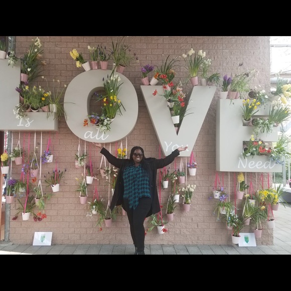 Meet the Posher, Lindsie - Picture 2 of 2